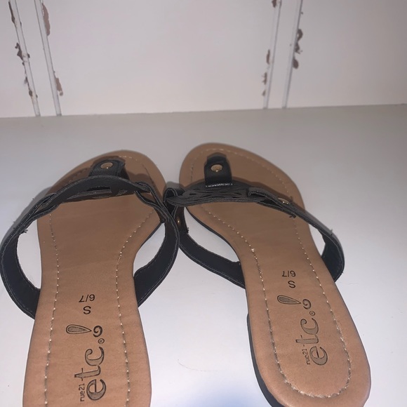 sandals - Picture 3 of 4
